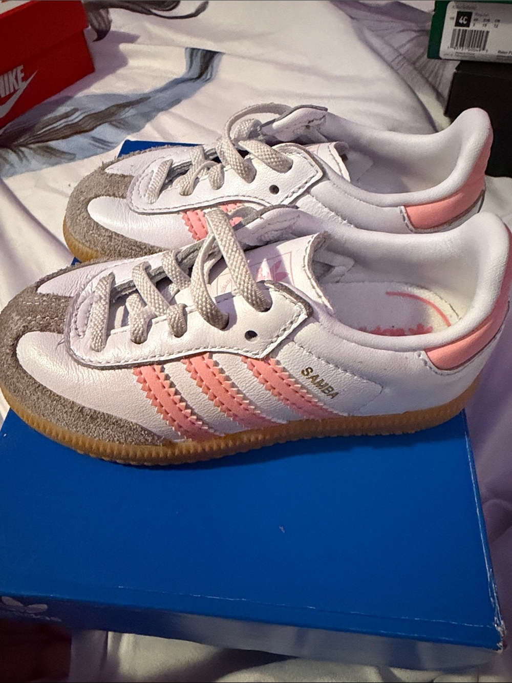 Size 7c adidas Kids Samba OG White with Pink Trim and Gum Sole - Picture 3 of 5